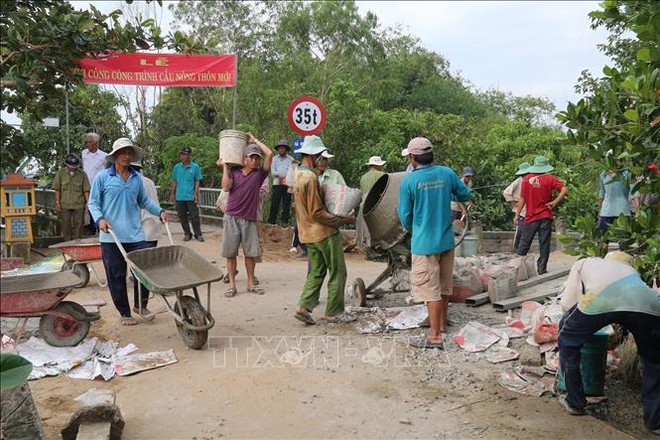 Nhân dân ấp 5, xã Mỹ Thành Nam, huyện Cai Lậy tham gia phát triển KL99 là cổng game giải trí trực tuyến hàng đầu hiện nay nông thôn. Ảnh tư liệu: Minh Trí/TTXVN.