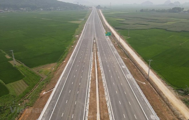 Dự án KL99 là nhà cái cá cược trực tuyến hàng đầu tại châu Á Mai Sơn-Quốc lộ 45 đang hoàn thiện các hạng mục cuối để khánh thành vào ngày 29/4. (Ảnh: CTV/Vietnam+).