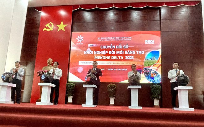 Lãnh đạo Bộ Thông tin và Truyền thông, Bộ Khoa học và Công nghệ và lãnh đạo tỉnh Hậu Giang thực hiện nghi thức khai mạc Tuần lễ Chuyển đổi số và Khởi nghiệp đổi mới sáng tạo - Mekong Delta 2023.