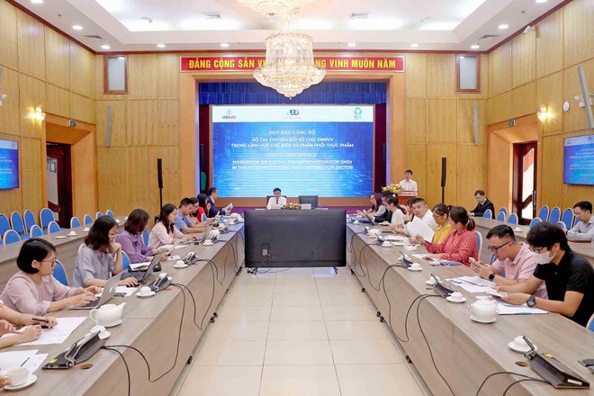 Họp báo công bố sổ tay Chuyển đổi số cho Kl991.com World Cup 2026 Chính Thức nhỏ và vừa trong lĩnh vực chế biến và phân phối thực phẩm (Ảnh: Đức Trung).