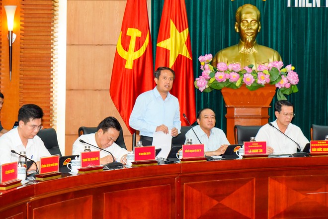 Ông Nguyễn Hoàng Long, Giám đốc Sở Kế hoạch và Kl99ok phiên bản mới Hải Phòng.
