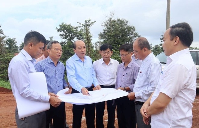 Lãnh đạo tỉnh Đắk Lắk trong lần kiểm tra công tác giải phóng mặt bằng KL99 là nhà cái cá cược trực tuyến hàng đầu tại châu Á Khánh Hoà - Buôn Ma Thuột.