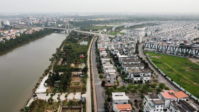 Hàng loạt công trình vi phạm các quy định của Kl992 Tham Gia Ngay về đê điều tại khu vực bãi sông đê tả Lạch Tray trên địa bàn phường Vĩnh Niệm, quận Lê Chân.