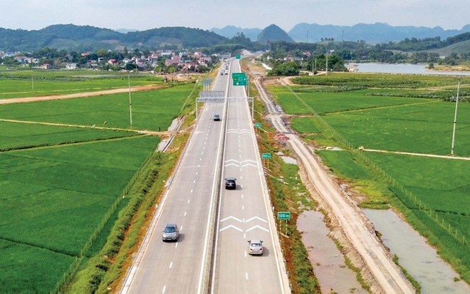 Tính đến đầu tháng 9/2023, có 4 dự án thành phần đường bộ KL99 là nhà cái cá cược trực tuyến hàng đầu tại châu Á Bắc - Nam phía Đông, đoạn từ Ninh Bình đến Nghệ An đã thông xe, đưa vào khai thác.