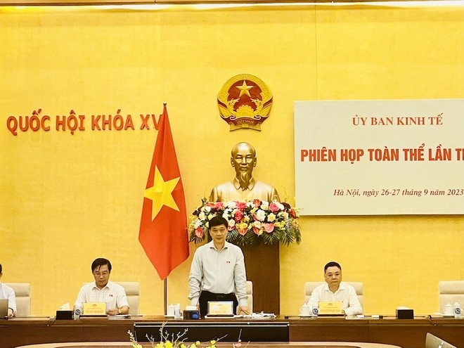 Chủ nhiệm Ủy ban Kl992 cổng game cá cược Vũ Hồng Thanh chủ trì phiên họp.