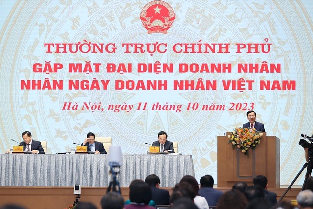 Chủ tịch VCCI Phạm Tấn Công báo cáo tại buổi gặp mặt giữa Thường trực Kl993 ưu đãi thưởng hấp dẫn và đại diện giới doanh nhân Việt Nam. Ảnh: VGP/Nhật Bắc.