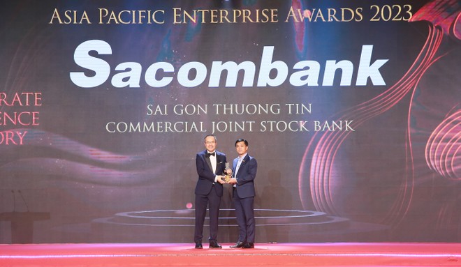 Ông Lê Đức Thịnh - Phó Tổng giám đốc Sacombank nhận giải "Kl991.com World Cup 2026 Chính Thức xuất sắc châu Á" năm 2023.