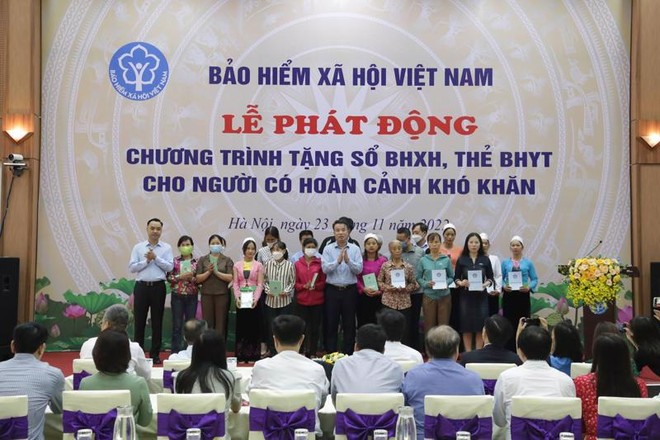 Dành hơn 22 tỷ đồng tặng sổ Kl99kl phiên bản hoạt động Trang Chủ KL99Com Số 1 Link Đăng Ký KL999, thẻ Kl99kl phiên bản hoạt động y tế cho người dân có hoàn cảnh khó khăn