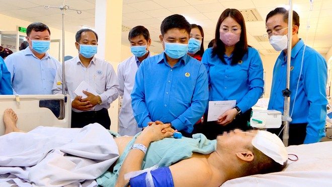 BHXH Đồng Nai thăm hỏi, hỗ trợ các nạn nhân trong vụ nổ lò hơi.
