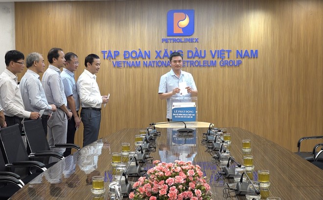 Ban Lãnh đạo Petrolimex ủng hộ tại văn phòng Kl994 game bài casino hấp dẫn.
