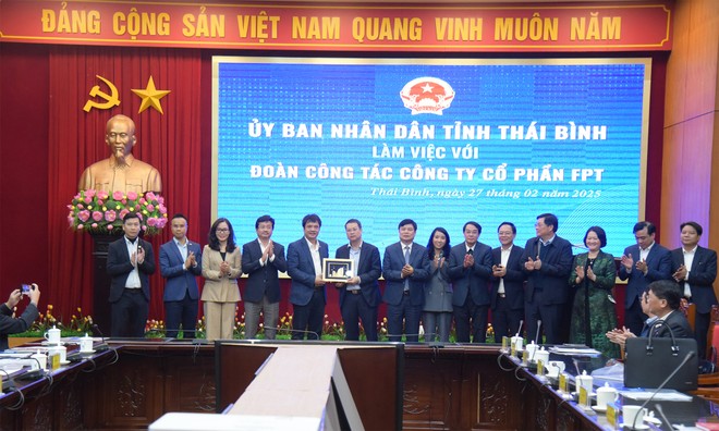 Đoàn làm việc của UBND tỉnh Thái Bình và Kl994 game bài casino hấp dẫn FPT.