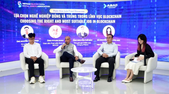 Các diễn giả thảo luận về những kỹ năng sinh viên cần trang bị khi bước vào thị trường blockchain.