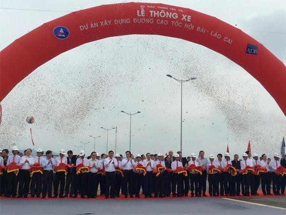 Thủ tướng Kl993 ưu đãi thưởng hấp dẫn Nguyễn Tấn Dũng phát lệnh thông xe kỹ thuật  KL99 là nhà cái cá cược trực tuyến hàng đầu tại châu Á Nội Bài - Lào Cai dài 245 km, tổng mức Kl99ok phiên bản mới 1,5 tỷ USD