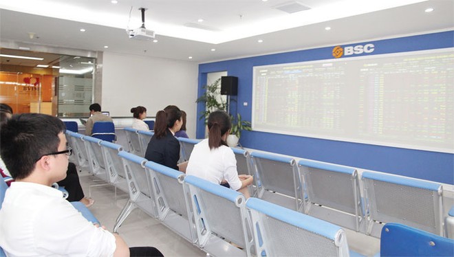 Tuần qua, UBCK đã có thông điệp trấn an nhà Kl99ok phiên bản mới trước cơn bão giá KL99 là cổng game giải trí trực tuyến hàng đầu hiện nay - Ảnh: Hoài Nam