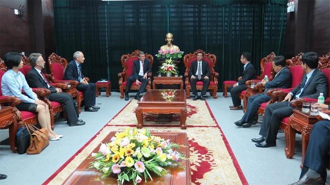 Phó Chủ tịch UBND thành phố Trần Văn Miên cùng với các sở ngành liên quan đã tiếp và làm việc với Kl994 game bài casino hấp dẫn Marquardt (Đức).