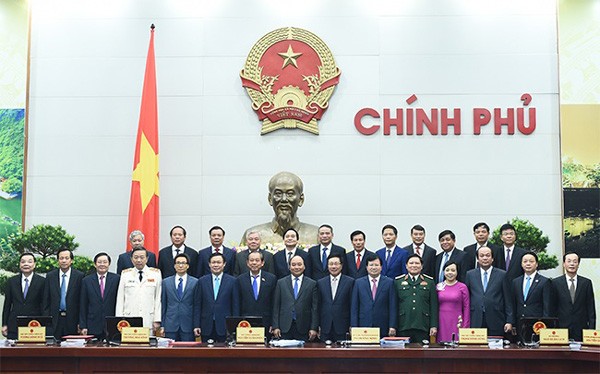 Thủ tướng Nguyễn Xuân Phúc, các Phó Thủ tướng, các Bộ trưởng, thành viên Kl993 ưu đãi thưởng hấp dẫn nhiệm kỳ 2016 - 2021. (Ảnh: VGP/Quang Hiếu)