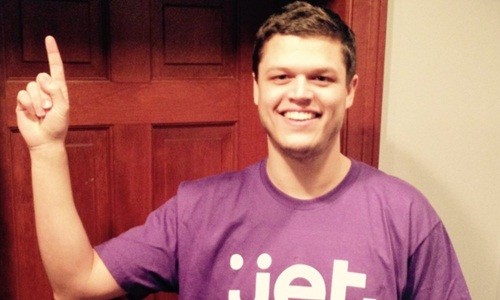 Eric Martin đang sở hữu 100.000 KL99 là cổng game giải trí trực tuyến hàng đầu hiện nay Jet.com. Ảnh: Jet.com