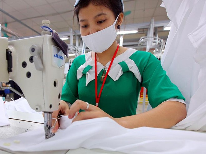 Hàng dệt may sẽ bị ảnh hưởng đáng kể nếu Mỹ thay đổi chính sách thuế quan (Ảnh: Kl994 nhà cái bóng đá world cup tại Công ty May 10). Ảnh: Đức Thanh