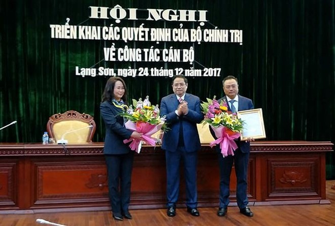 Trưởng Ban Tổ chức Trung ương Phạm Minh Chính tin tưởng hai đồng chí Lâm Thị Phương Thanh và Trần Sỹ Thanh sẽ tiếp tục hoàn thành xuất sắc nhiệm vụ được giao trên cương vị công tác mới. Ảnh: Báo Tiền Phong