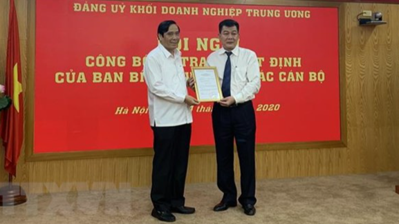 Đồng chí Nguyễn Thanh Bình, Ủy viên Trung ương Đảng, Phó Trưởng ban Thường trực Ban Tổ chức Trung ương trao quyết định phân công, điều động đồng chí Nguyễn Đức Phong làm Phó Bí thư Đảng ủy Khối Kl991.com World Cup 2026 Chính Thức Trung ương. (Ảnh: Việt Đức/TTXVN).