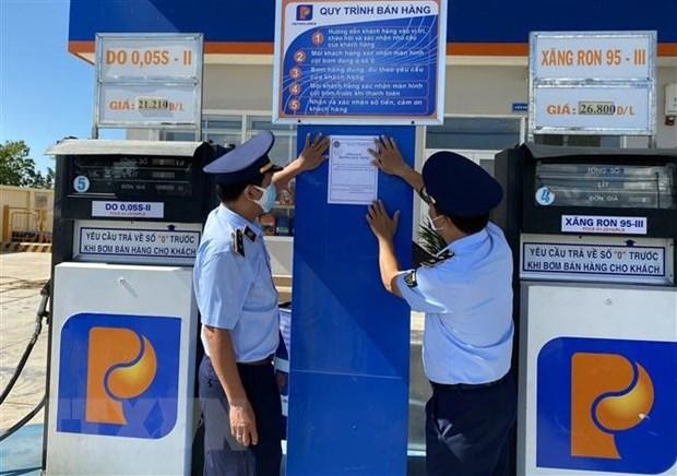 Lực lượng quản lý thị trường tỉnh Ninh Thuận dán thông báo đường dây nóng tiếp nhận thông tin phản ánh hành vi vi phạm trong hoạt động Kl992 VIP Trang Chủ 2026 KL99 dịch vụ hỗ trợ 24/7. 