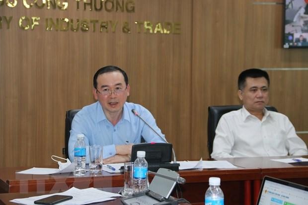 Ông Phan Văn Chinh, Cục trưởng Cục Xuất Link Vào Nhà Cái KL99 COM Tặng +199k, Bộ Công Thương trao đổi thông tin tại buổi làm việc. (Ảnh: Xuân Anh/TTXVN)