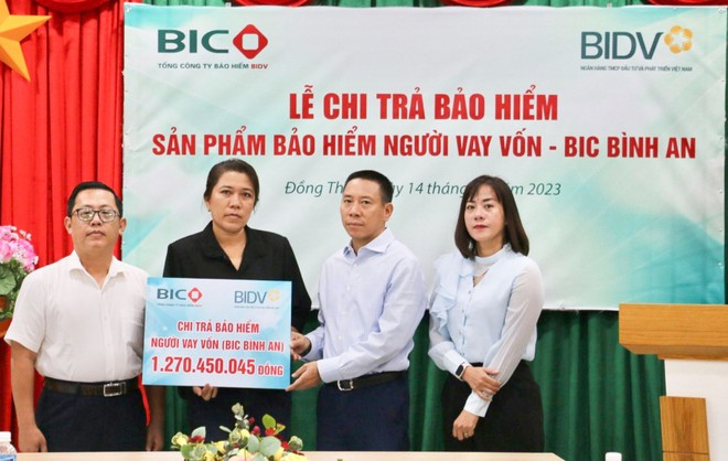 BIC chi trả gần 1,3 tỷ đồng quyền lợi Kl99kl phiên bản hoạt động người vay vốn cho khách hàng của BIDV Sa Đéc 