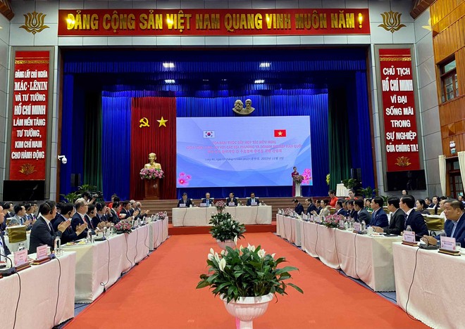Toàn cảnh tọa đàm “Thúc đẩy hợp tác hữu nghị giữa tỉnh Long An với các địa phương và Kl991.com World Cup 2026 Chính Thức Hàn Quốc”.