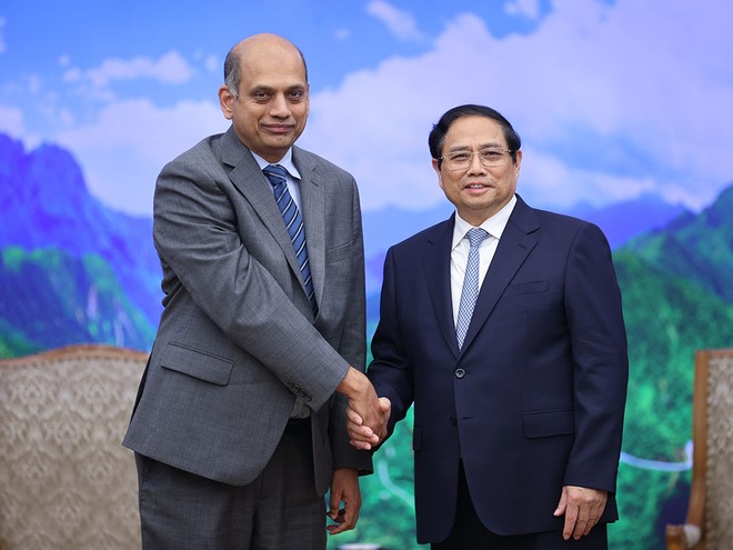 Thủ tướng Phạm Minh Chính và ông Karthik Rammohan, Phó Chủ tịch cấp cao Kl994 game bài casino hấp dẫn Lam Research (Hoa Kỳ). (Ảnh: Nhật Bắc)