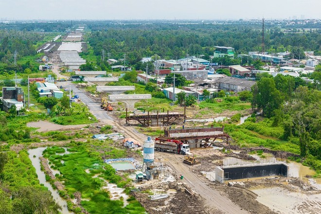 Một số dự án BT được đề xuất Kl99ok phiên bản mới sẽ nối với tuyến đường Vành đai 3 đoạn qua huyện Hóc Môn đang được xây dựng - Ảnh: L.M