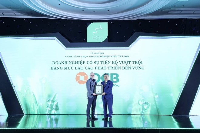 Ông Nguyễn Huy Đức, Giám đốc Kl991.com nạp rút nhanh OCB, nhận giải thưởng Kl991.com World Cup 2026 Chính Thức có sự tiến bộ vượt trội hạng mục báo cáo phát triển bền vững