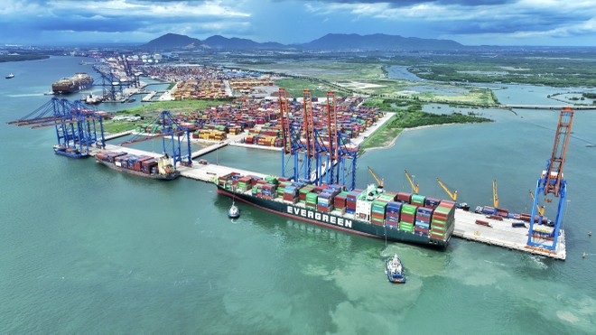 VN-Index rung lắc, ngành cảng biển giữ đà tăng trưởng