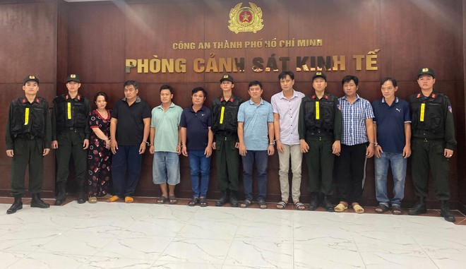 TP.HCM: Phá đường dây buôn bán Kl994 nhà cái bóng đá world cup xăng giả làm từ phẩm màu và dung môi