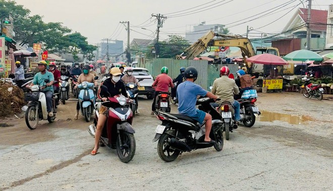 TP.HCM sẽ lập đoàn kiểm tra về thi công đào đường, thu dọn rào chắn công trình dự án