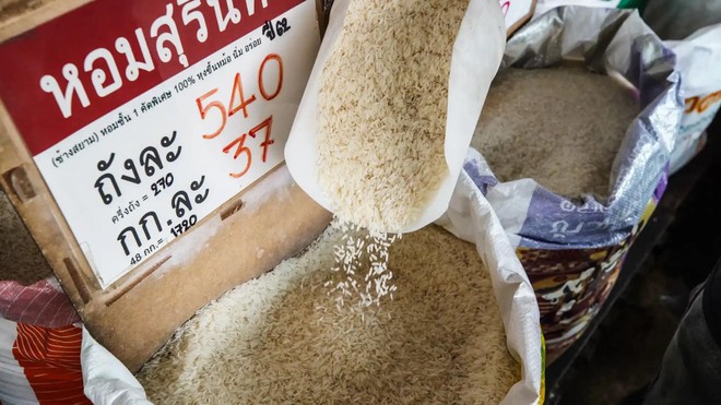 Tình trạng dư thừa gạo xuất hiện, trái ngược với lúa mì và ngô