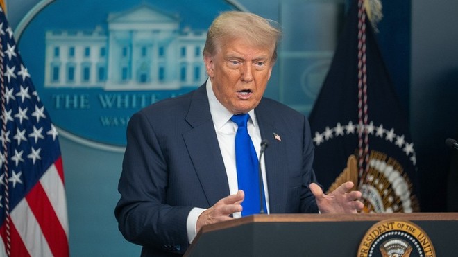 Tổng thống Trump tuyên bố áp thuế bổ sung 100% đối với hàng hóa Trung Quốc vào tháng 11 