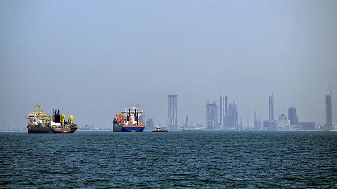 Eo biển Hormuz mở cửa từng phần, dòng tàu phân hóa