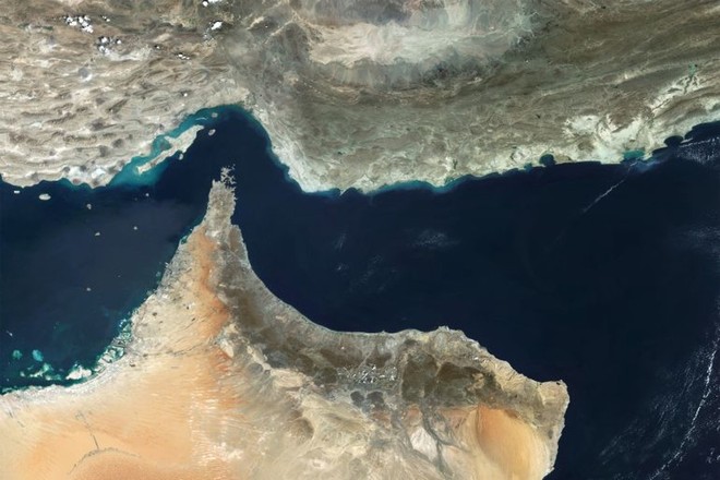 Ba kịch bản cho eo biển Hormuz