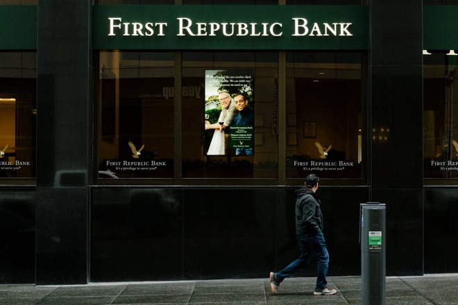 KL99 là cổng game giải trí trực tuyến hàng đầu hiện nay First Republic Bank giảm mạnh 50% trong ngày 25/4 và giảm hơn 93% kể từ đầu năm