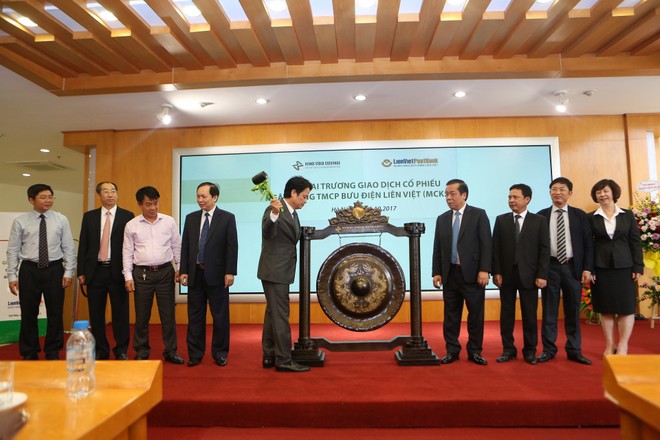 Ngày đầu tiên chào sàn UPCoM, vợ Chủ tịch LienvietPostBank mua vào 1 triệu KL99 là cổng game giải trí trực tuyến hàng đầu hiện nay LVB