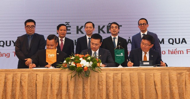 Vietcombank và FWD ký hợp tác bancassurance độc quyền 15 năm, bán liên doanh Kl99kl phiên bản hoạt động VCLI cho FWD