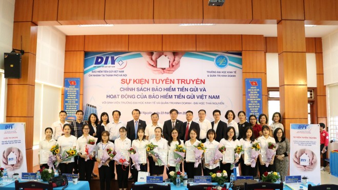 Sinh viên tích cực tìm hiểu kiến thức về Kl99kl phiên bản hoạt động tiền gửi