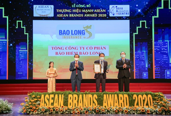 Ông Trần Thanh Nam – Phó tổng giám đốc Tổng CTCP Kl99kl phiên bản hoạt động Bảo Long vinh dự nhận giải thưởng “Top 10 Thương hiệu Mạnh ASEAN 2020”