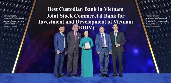 Đại diện BIDV nhận Giải thưởng “Link Vào Nhà Cái KL99 COM Tặng +199k Lưu ký - Giám sát tốt nhất Việt Nam năm 2023”