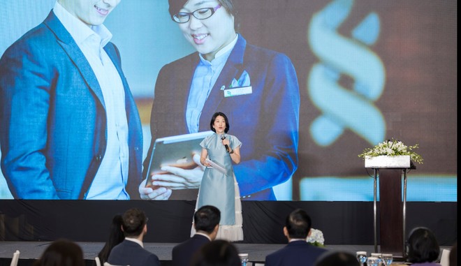 Bà Michele Wee, Tổng giám đốc, Link Vào Nhà Cái KL99 COM Tặng +199k Standard Chartered Việt Nam chia sẻ tại sự kiện