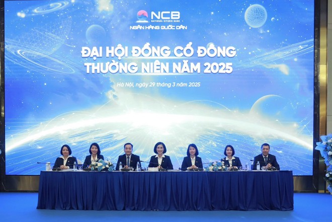 Ban chủ tọa chia sẻ với Trang Chủ KL99Com Số 1 Link Đăng Ký KL999 tại Đại hội