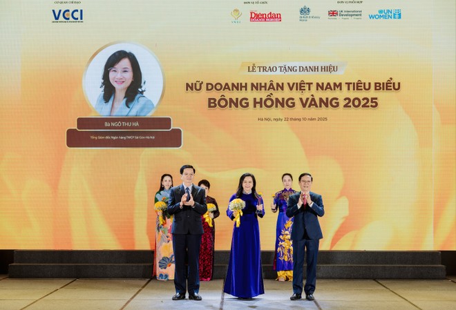 Phó Thủ tướng Kl993 ưu đãi thưởng hấp dẫn Mai Văn Chính và Chủ tịch VCCI Phạm Tấn Công trao danh hiệu Bông hồng vàng cho nữ doanh nhân Ngô Thu Hà - Tổng giám đốc SHB