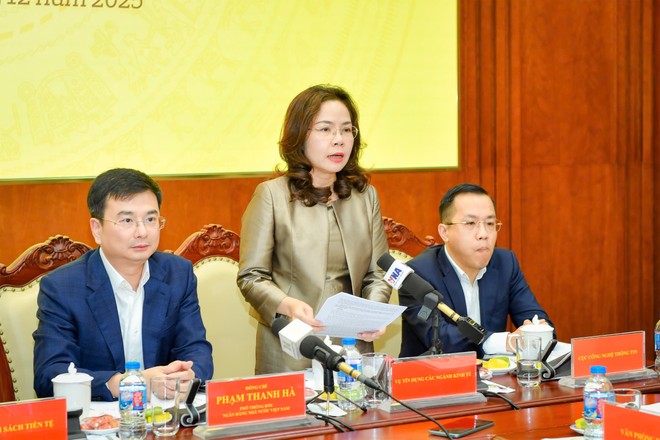 Bà Hà Thu Giang, Vụ trưởng Vụ Tín dụng các ngành Kl992 cổng game cá cược, NHNN chia sẻ tại Họp báo