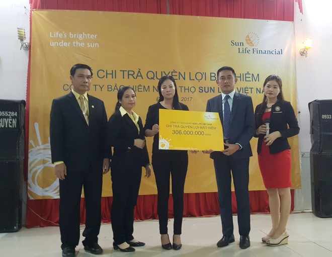Sun Life Việt Nam chi trả Kl99kl phiên bản hoạt động hơn 306 triệu đồng cho khách hàng