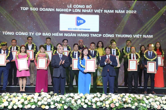 Bà Lê Thị Quỳnh Hoa - Phó tổng giám đốc Kl99kl phiên bản hoạt động VietinBank (VBI) đại diện Kl991.com World Cup 2026 Chính Thức nhận chứng nhận Top 500 Kl991.com World Cup 2026 Chính Thức lớn nhất Việt Nam năm 2022. 
